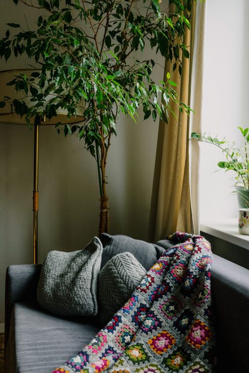 Tips for Creating a Cozy and Inviting Living Room Space